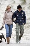 Bloemendaal 3 december 2005
Ellemieke Vermolen met haar nieuwe vriend Jose Fortes Rodriges en hond Bo op het strand.