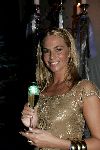 de Kwakel 23 december 2005
Kerstborrel Gerard Joling.
Ellemieke Vermolen met champagne