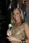 de Kwakel 23 december 2005
Kerstborrel Gerard Joling.
Ellemieke Vermolen met champagne