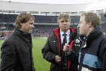 Rotterdam, 11 December 2005 Kompetiewedstrijd seizoen 2005/2006
Feyenoord-PSV, eindstand 1-0
Voor aanvang wedstrijd werd de leerling Erwin Koeman geinterviewd in het bijzijn van de meester Guus Hiddink