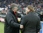 Rotterdam, 11 December 2005 Kompetiewedstrijd seizoen 2005/2006
Feyenoord-PSV, eindstand 1-0
Guus Hiddink in gesprek met Erwin Koeman