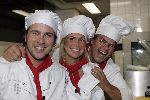 Amsterdam 12 december 2005
Kerstdiner bij de kersentuin met bn ers van Talpa in keuken en bediening.  Winston Gerschtanowitz en Emile ratelband en Estelle Gullit