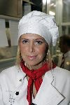 Amsterdam 12 december 2005
Kerstdiner bij de kersentuin met bn ers van Talpa in keuken en bediening.  estelle Gullit