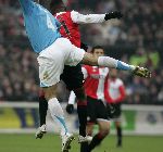 Rotterdam, 11 December 2005 Kompetiewedstrijd seizoen 2005/2006
Feyenoord-PSV, eindstand 1-0
ALEX PSV in duel met Salomon Kalou