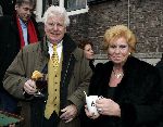 Baarle Nassau 6 december 2005
Trouwen Robert Long met zijn vriend Christoph.  
Gerard Cox met vriendin