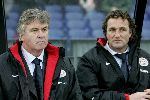 Rotterdam, 11 December 2005 Kompetiewedstrijd seizoen 2005/2006
Feyenoord-PSV, eindstand 1-0
Guus Hiddink met naast hem assistent Rene Eykelkamp