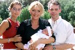 Tiel 14 augustus 2001
Hanny en haar vriend met hun baby