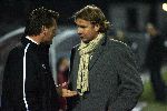 Eindhoven, 22 December 2005
Bekerwedstrijd 1/8 finale voor de Gatorade-Cup Seizoen 2005/2006. FC Eindhoven-AJAX, eindstand 1-6
Hans Kraaij Jr. in gesprek met keeperstrainer Albert v d Sleen