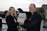 Amsterdam 25 mei 2005
Presentatie blad Rich in Amstel Hotel.
Hendrik Bosch, Manager Amstel hotel met uitgeefster Rich