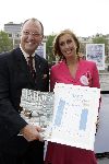 Amsterdam 25 mei 2005
Presentatie blad Rich in Amstel Hotel.
Hendrik Bosch, Manager Amstel hotel met uitgeeftser Brigitte Midavalne