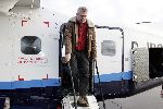Lelystad 14 december 2005
Jan Smit arriveert met prive jet vanuit duitsland voor een optreden van 15000 gehandicapten in Jaarbeurs Utrecht. Jaap Buijs