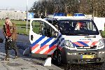 Lelystad 14 december 2005
Jan Smit arriveert met politiebusje bij vliegveld. jaap Buijs