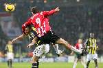Eindhoven, 6 December 2005
Championsleaguewedstrijd Seizoen 2005/2006
PSV-Fenerbahçe, eindstand 2-0
Jan Vennegoor was de kracht voorin die vooral bij kopduels voor veel gevaar zorgde
© Foto Bart Bel