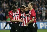 Eindhoven, 3 December 2005 
Kompetitiewedstrijd Seizoen 2005/2006 
PSV-NAC, eindstand 3-0
Jefferson Farfan wordt gefeliciteerd door Phillip Cocu en Andre Ooijer
Foto gemaakt door Junior Smulders
