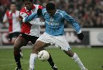 Rotterdam, 11 December 2005 Kompetiewedstrijd seizoen 2005/2006
Feyenoord-PSV, eindstand 1-0
Jefferson Farfan in duel met Andre Bahia