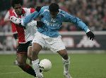 Rotterdam, 11 December 2005 Kompetiewedstrijd seizoen 2005/2006
Feyenoord-PSV, eindstand 1-0
Jefferson Farfan in duel met Andre Bahia
