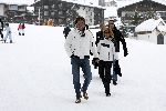 Oberlech 28 december 2005
Linda de Mol op skivakantie met Sander Vahle en Julian en Noah.
John de Mol Jr. met zijn vriendin Els
