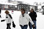 Oberlech 28 december 2005
Linda de Mol op skivakantie met Sander Vahle en Julian en Noah.
John de Mol Jr. met zijn vriendin Els