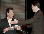 Amsterdam 7 december 2005
Uitreiking prins Claus prijzen in muziekcentrum aan het ij.
Prins Constantijn en Jonathan Shapiro