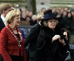Utrecht 15 december 2005
Maxima Prins Willem Alexander Koningin B eatrix en Prinses margriet bij Dom kerk in Utrecht.