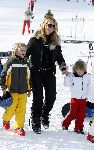 Oberlech 27 december 2005
Linda de Mol met Julian en Noah op ski vkantie