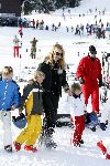 Oberlech 27 december 2005
Linda de Mol met Julian en Noah op ski vkantie