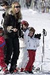 Oberlech 27 december 2005
Linda de Mol met Julian en Noah op ski vkantie