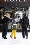 Oberlech 28 december 2005
Linda de Mol op skivakantie met Sander Vahle en Julian en Noah.