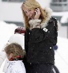 Oberlech 28 december 2005
Linda de Mol op skivakantie met Sander Vahle en Julian en Noah.
met gsm