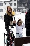 Oberlech 28 december 2005
Linda de Mol op skivakantie met Sander Vahle en Julian en Noah.