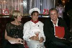 Amsterdam 12 december 2005
Kerstdiner bij de kersentuin met bn ers van Talpa in keuken en bediening.    Lucia Rijken Gordon en Caroline Tensen
