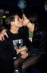 Amsterdam, 25 November 1994
Martijn Krabbe met zijn latere vrouw Armanda Krabbe kussend
© Foto Peter Smulders BV