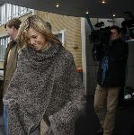 Den Haag 31 december 2005
Koningin Beatrix geopereerd aan haar knie in Rode kruis ziekenhuis.
Prins Willem Alexander en Maxima komen op bezoek.