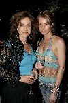 de Kwakel 23 december 2005
Kerstborrel Gerard Joling.
Milika Peterzon en Cilly Dartell met champagne