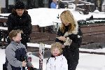 Oberlech 28 december 2005
Linda de Mol op skivakantie met Sander Vahle en Julian en Noah.