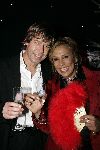 de Kwakel 23 december 2005
Kerstborrel Gerard Joling.
Patty Brard met champagne en vriend