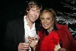 de Kwakel 23 december 2005
Kerstborrel Gerard Joling.
Patty Brard met champagne en vriend