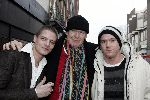 Amsterdam 9 december 2005
Presentatie serie van Speijk bij Talpa.
Peter Faber met muts
 Johnny de Mol met muts en Tygo Gernandt
