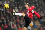Eindhoven, 29 December 2005
Kompetitiewedstrijd seizoen 2005/2006
PSV-FC-Twente eindstand 1-1
Phillip Cocu schiet de hoge bal direct op doel

© Foto Bart Bel