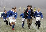 Amersfoort 10 december 2005
Prins Pieter Christiaan voetbalt met gehandicapten en speelt als scheidsrechter