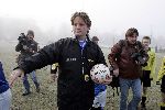 Amersfoort 10 december 2005
Prins Pieter Christiaan voetbalt met gehandicapten en speelt als scheidsrechter