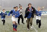 Amersfoort 10 december 2005
Prins Pieter Christiaan voetbalt met gehandicapten en speelt als scheidsrechter