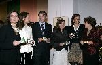 Apeldoorn 16 december 2005
Prinses Margriet Marilene Annette Aimee en Anita taart aansnijden bij expositie van hun trouwjurken op paleis het Loo. Prins Floris
Peter Smulders bv