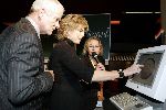 Utrecht 2 december 2005
Prinses Laurentien opent beurs voor kinderen met een handicap.
Prinses laurentien zwanger van derde kind.
