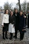 Apeldoorn 16 december 2005
Prinses Margriet Marilene Annette Aimee en Anita taart aansnijden bij expositie van hun trouwjurken op paleis het Loo.