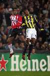 Eindhoven, 6 December 2005
Championsleaguewedstrijd Seizoen 2005/2006
PSV-Fenerbahçe, eindstand 2-0
Robert springt erg hoog bij het kopduel met zijn tegenstander
© Foto Bart Bel