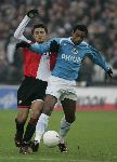 Rotterdam, 11 December 2005 Kompetiewedstrijd seizoen 2005/2006
Feyenoord-PSV, eindstand 1-0
Robert PSV in duel met Hossam Ghaly