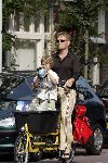 Amsterdam 10 september 2005
Roef Ragas met zijn zoontje op bakfiets