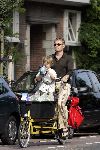 Amsterdam 10 september 2005
Roef Ragas met zijn zoontje op bakfiets