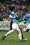 Rotterdam, 11 December 2005 Kompetiewedstrijd seizoen 2005/2006
Feyenoord-PSV, eindstand 1-0
Serginho Greene in duel met Jason Culina